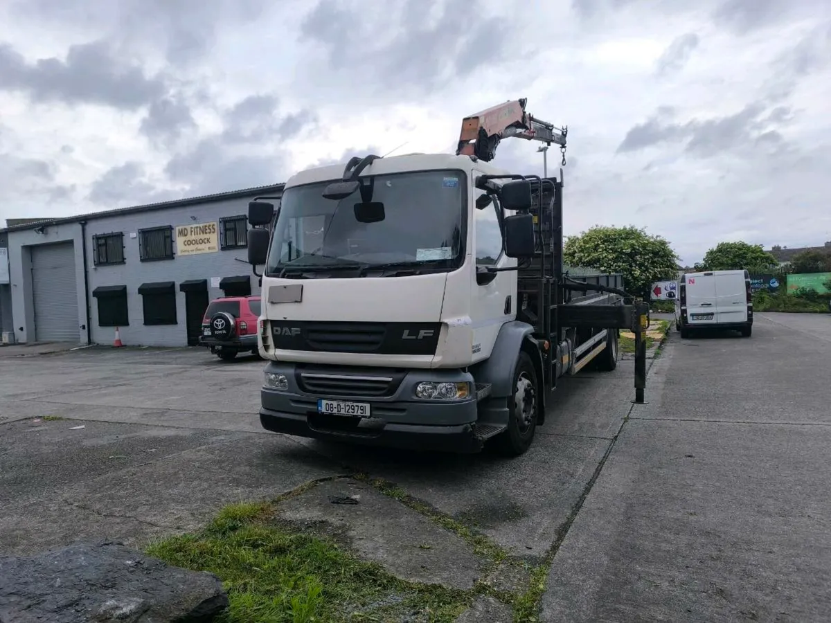 Daf truck and crane low mileage - Image 2
