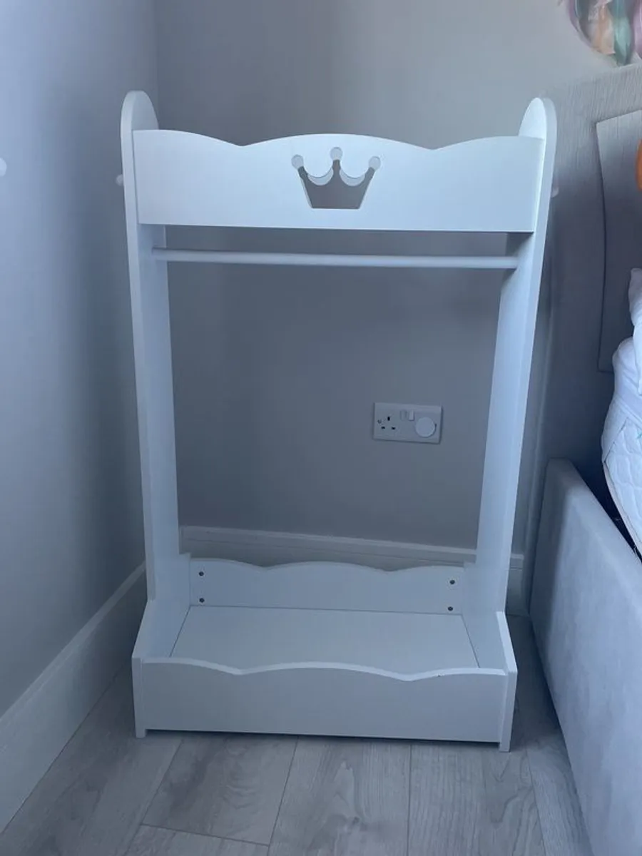 clothes rail