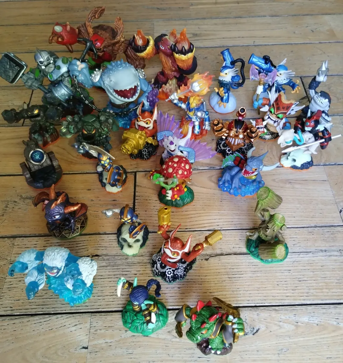 Bunch of 26 Skylanders Giants & Spyro's Adventure - Image 2
