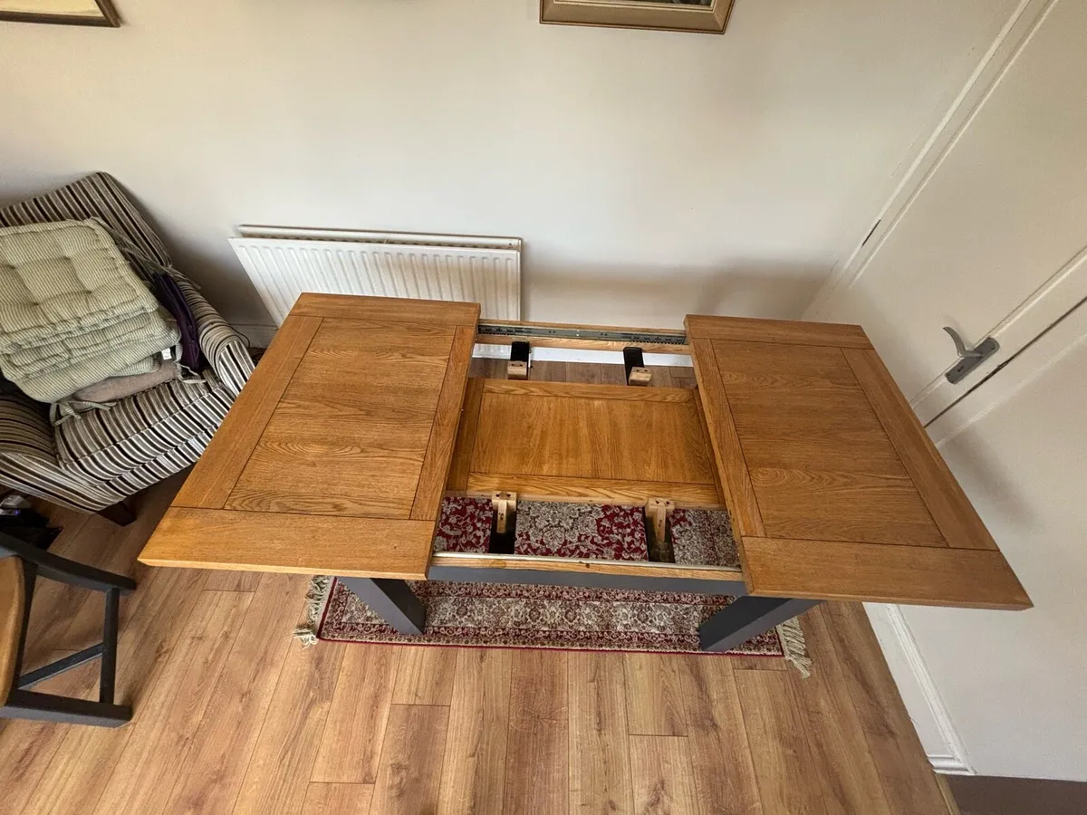 Oak dining table and chairs - Image 3