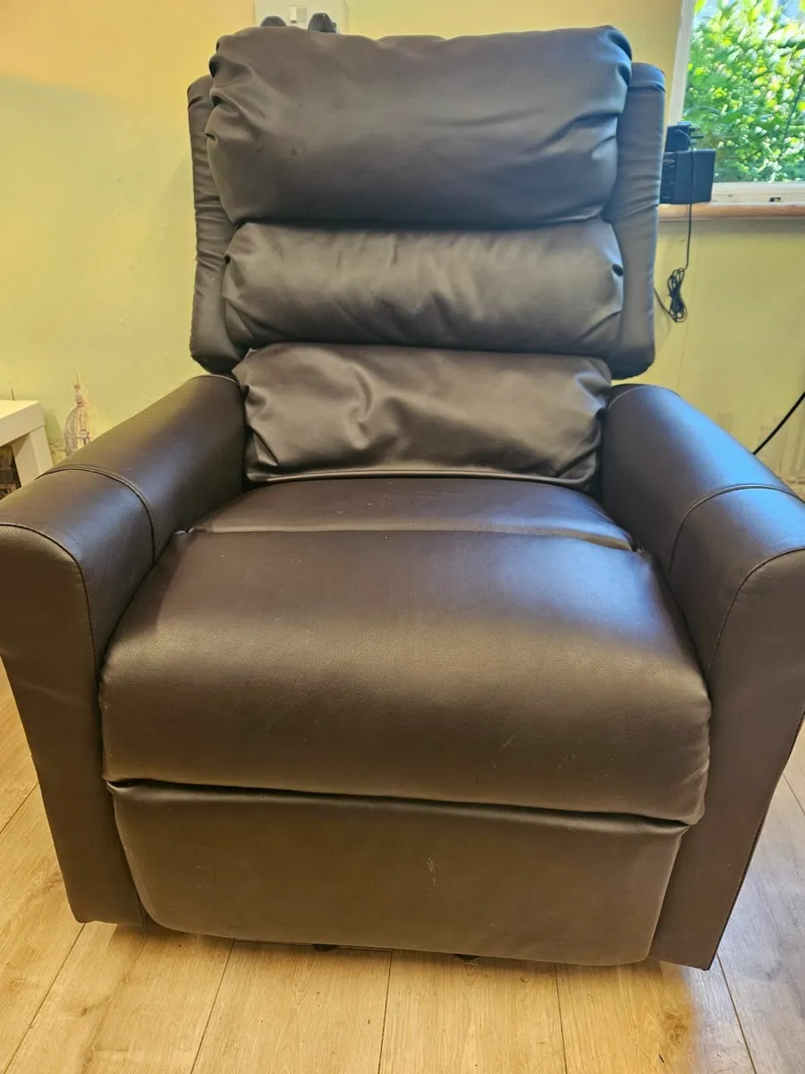 Rise & Recliner Electric Armchair - Image 1