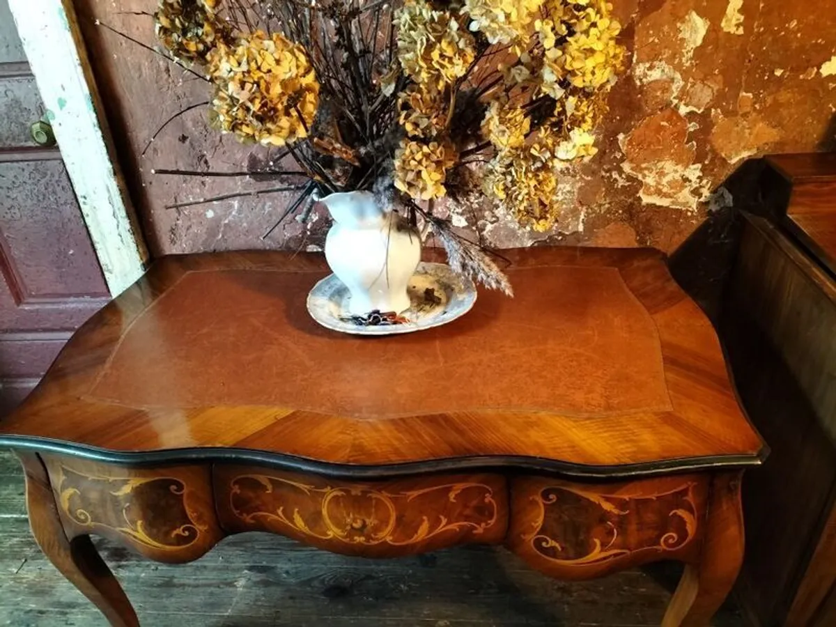 An inlaid shaped centre writing Table - Image 2