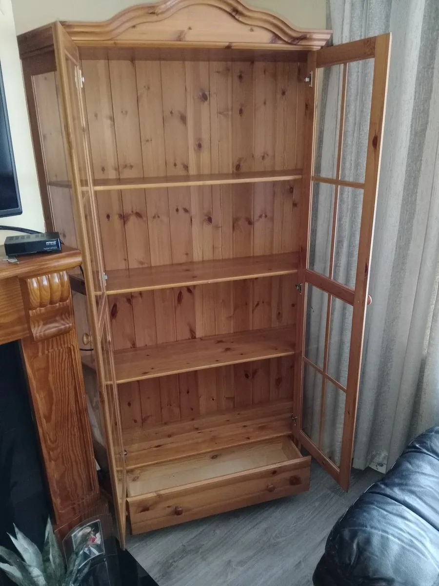 Beautiful big display cabinet - Image 1