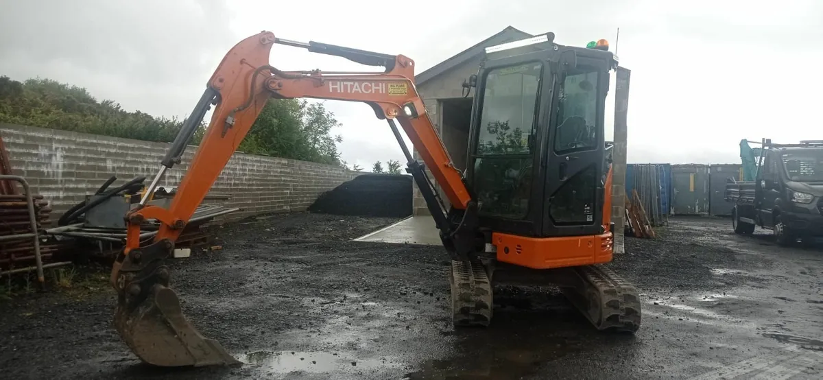 Hitach zx26U mini digger - Image 1