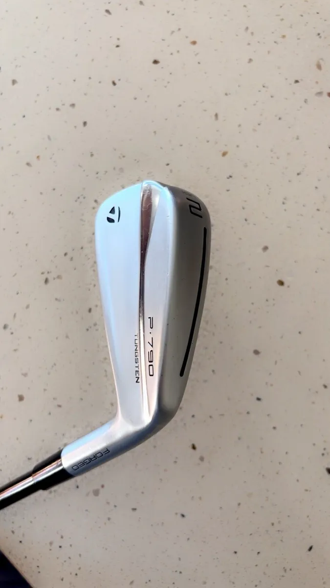 Taylormade P790 2 Iron - Image 1