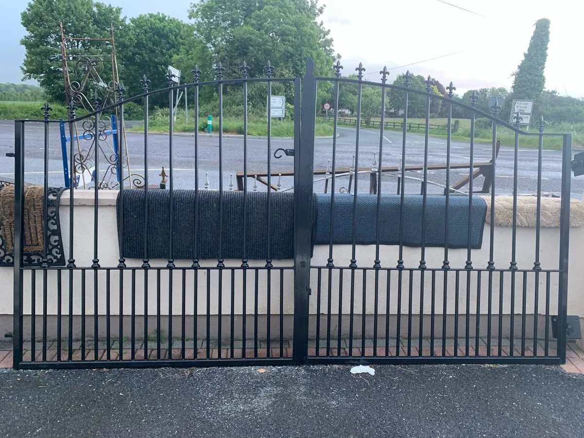 Gates - Image 1