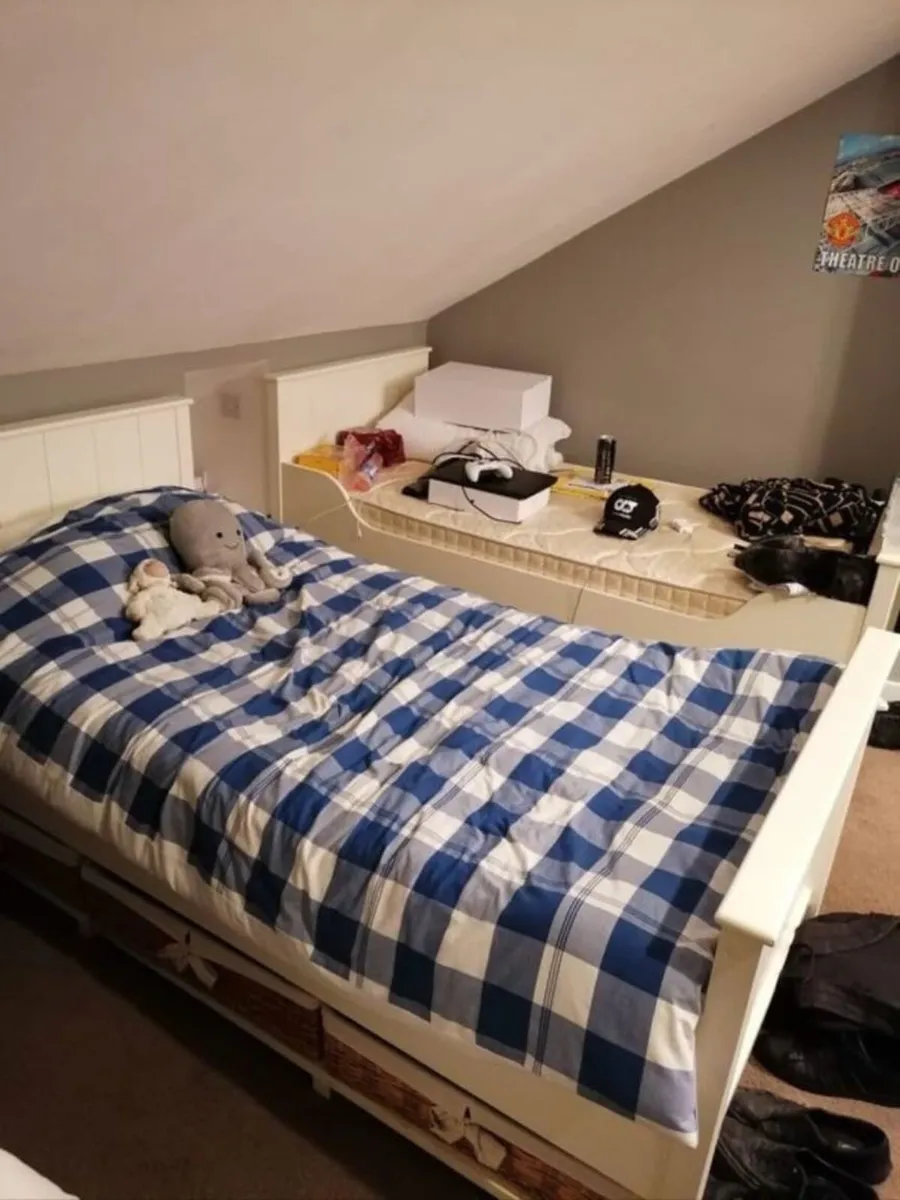 Single Beds x 2 - Image 1