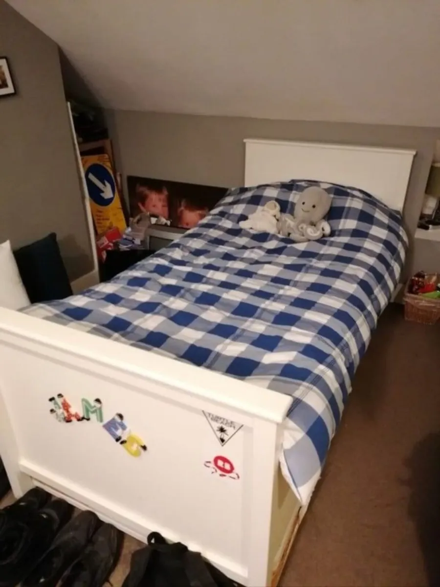 Single Beds x 2 - Image 2
