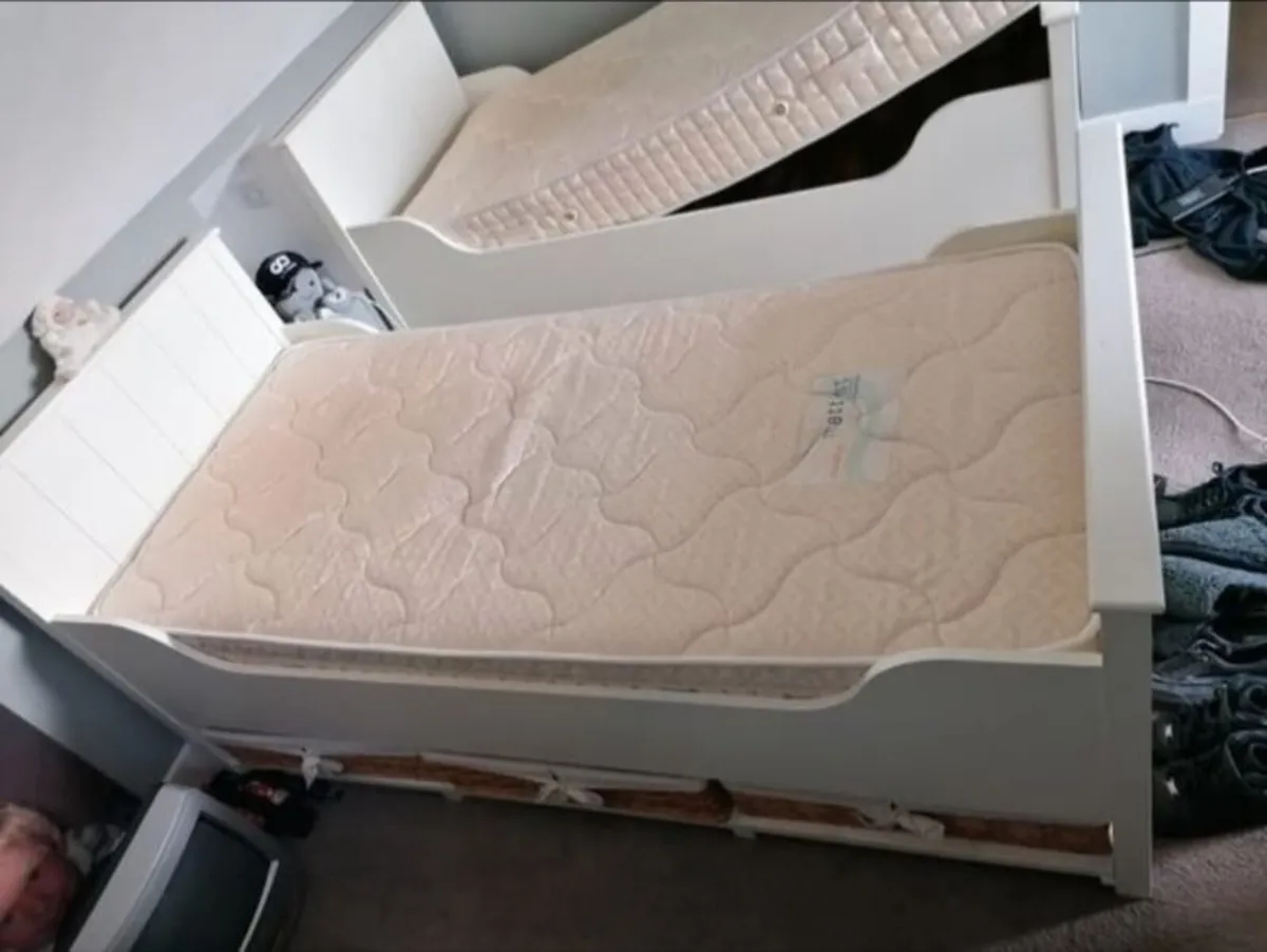 Single Beds x 2 - Image 3