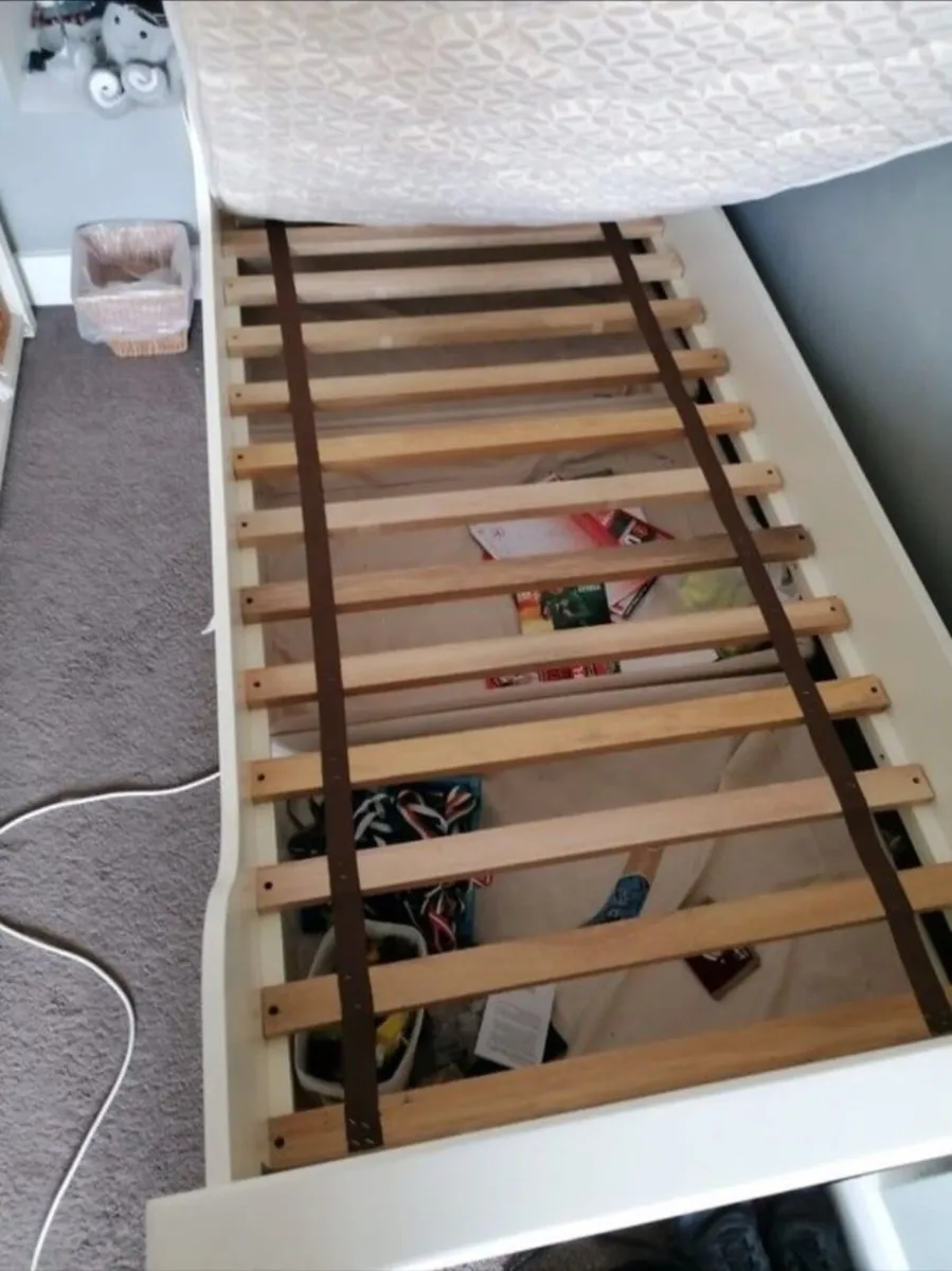 Single Beds x 2 - Image 4