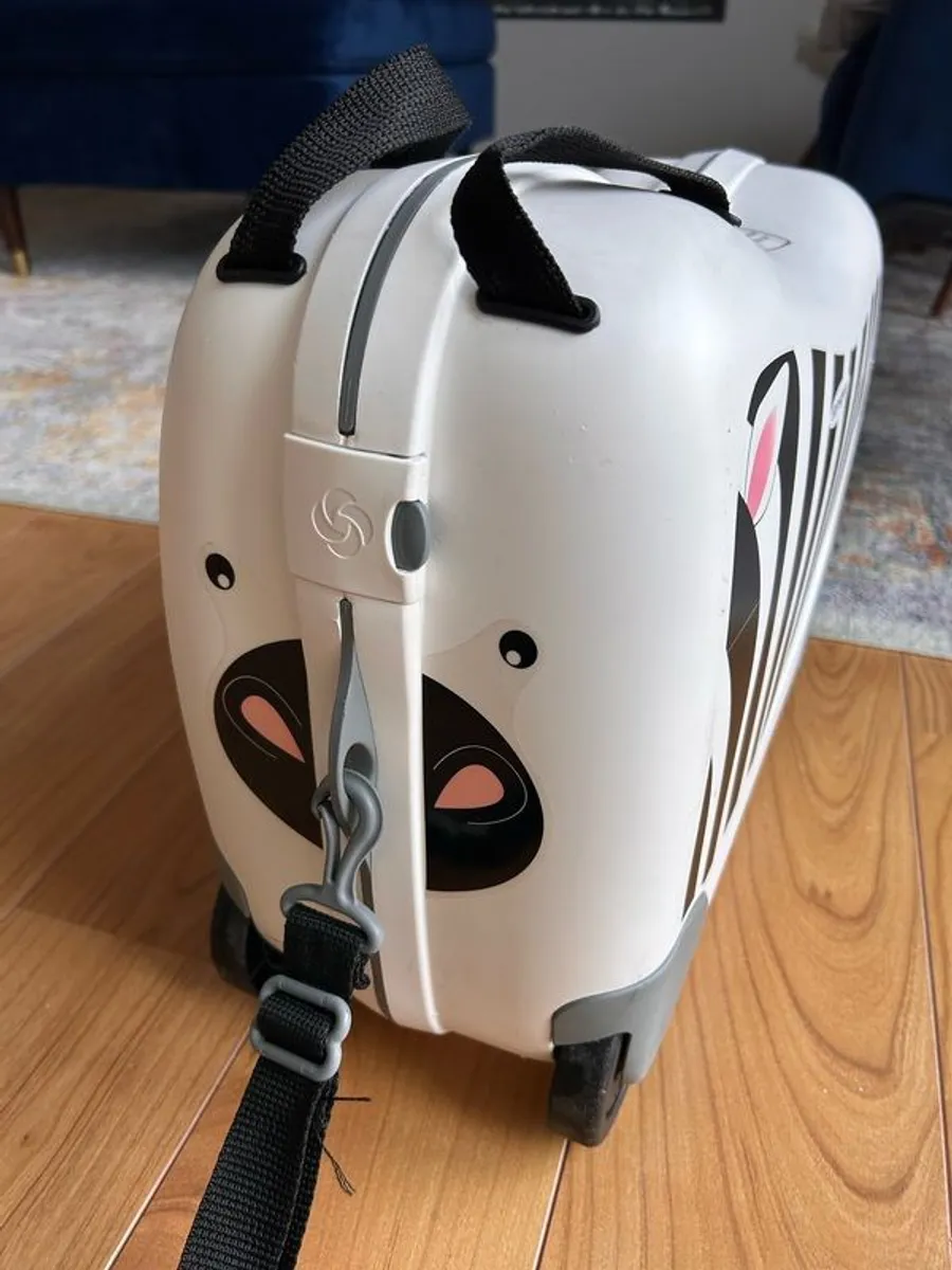 Ride-on suitcase for kids - Image 2