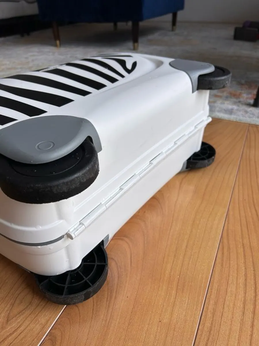 Ride-on suitcase for kids - Image 4
