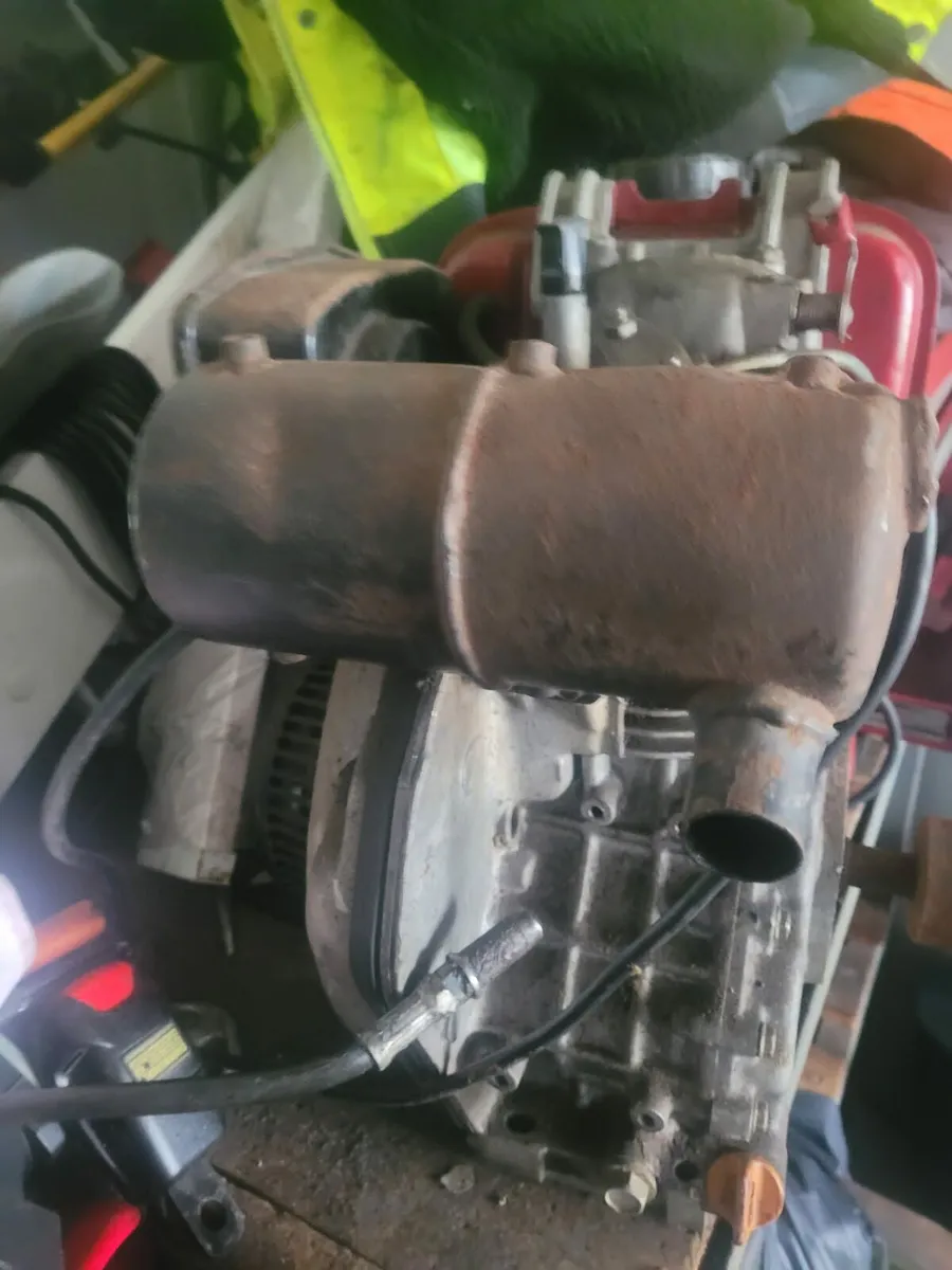 Vintage  water pump - Image 2