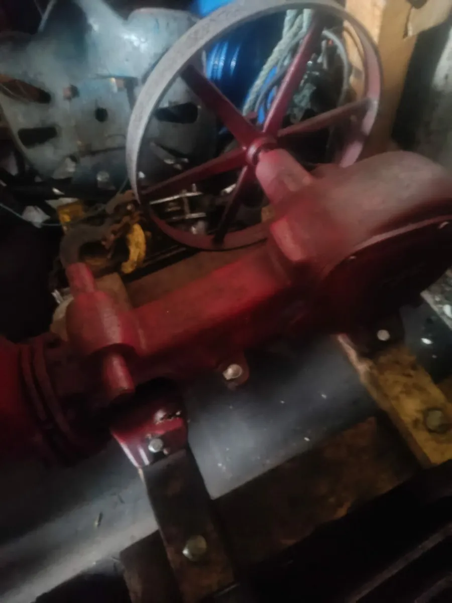 Vintage  water pump - Image 4