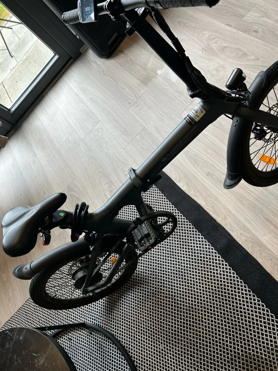 A Dece Oasis Folding electric bike - Image 1