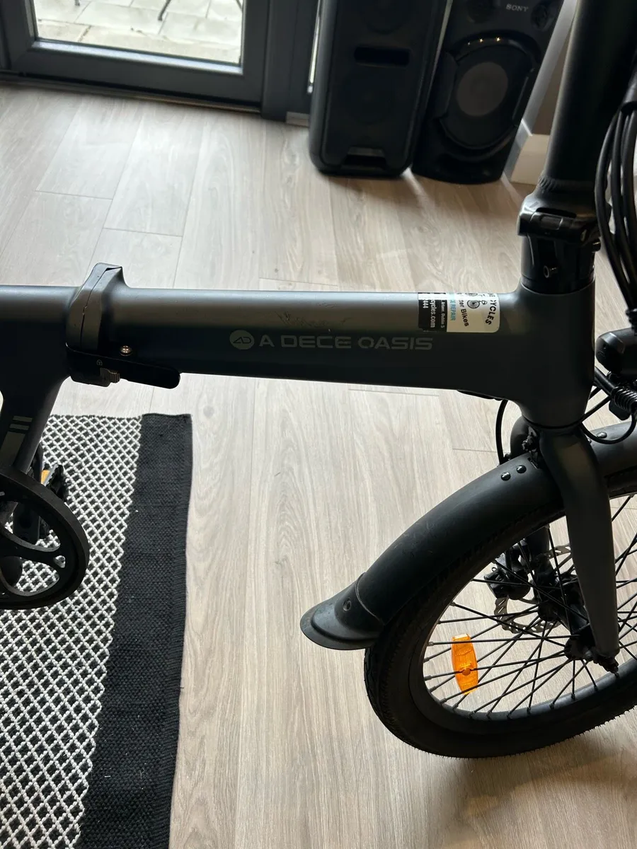 A Dece Oasis Folding electric bike - Image 2