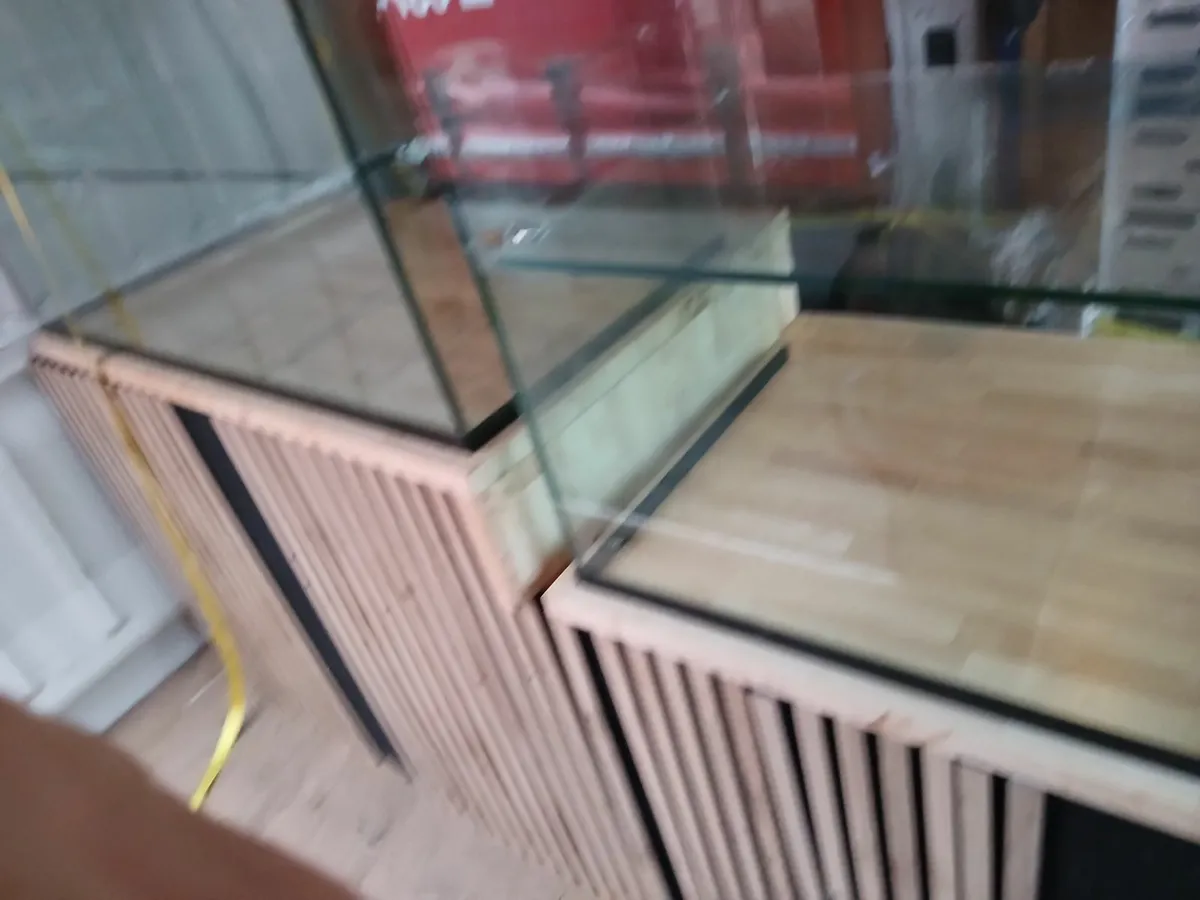 Display unit /glass display delivered - Image 2