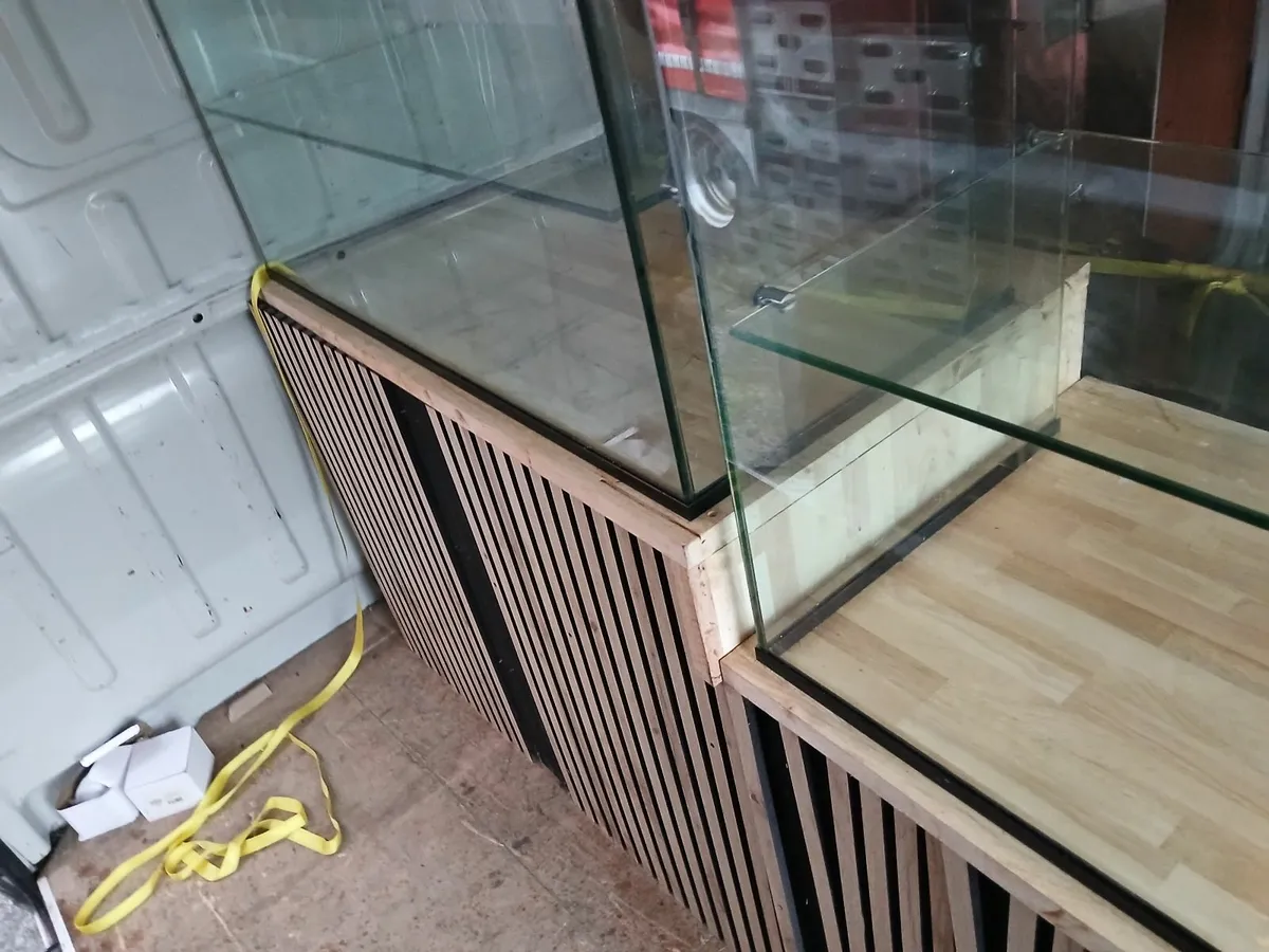 Display unit /glass display delivered - Image 3