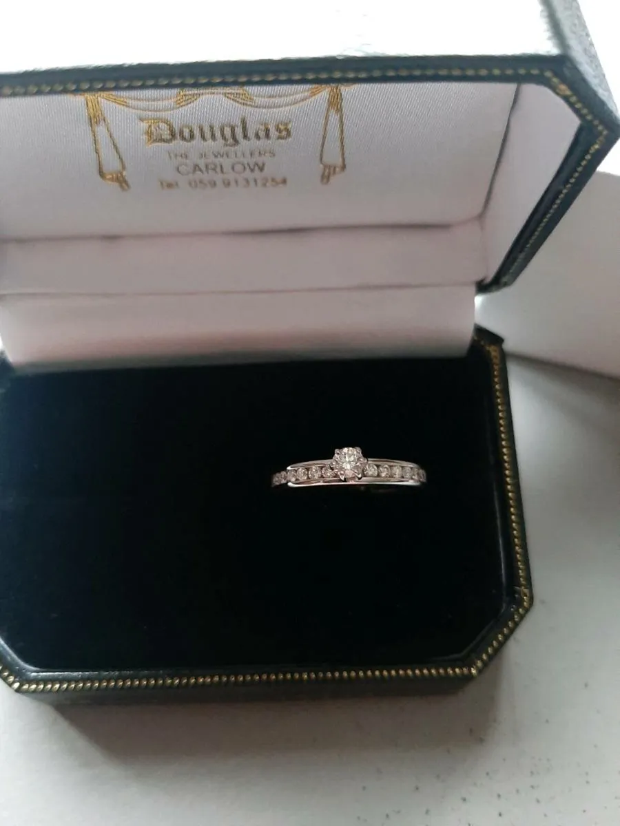 Engagement ring - Image 2