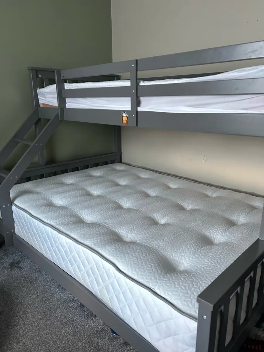 Triple bunk - Image 1