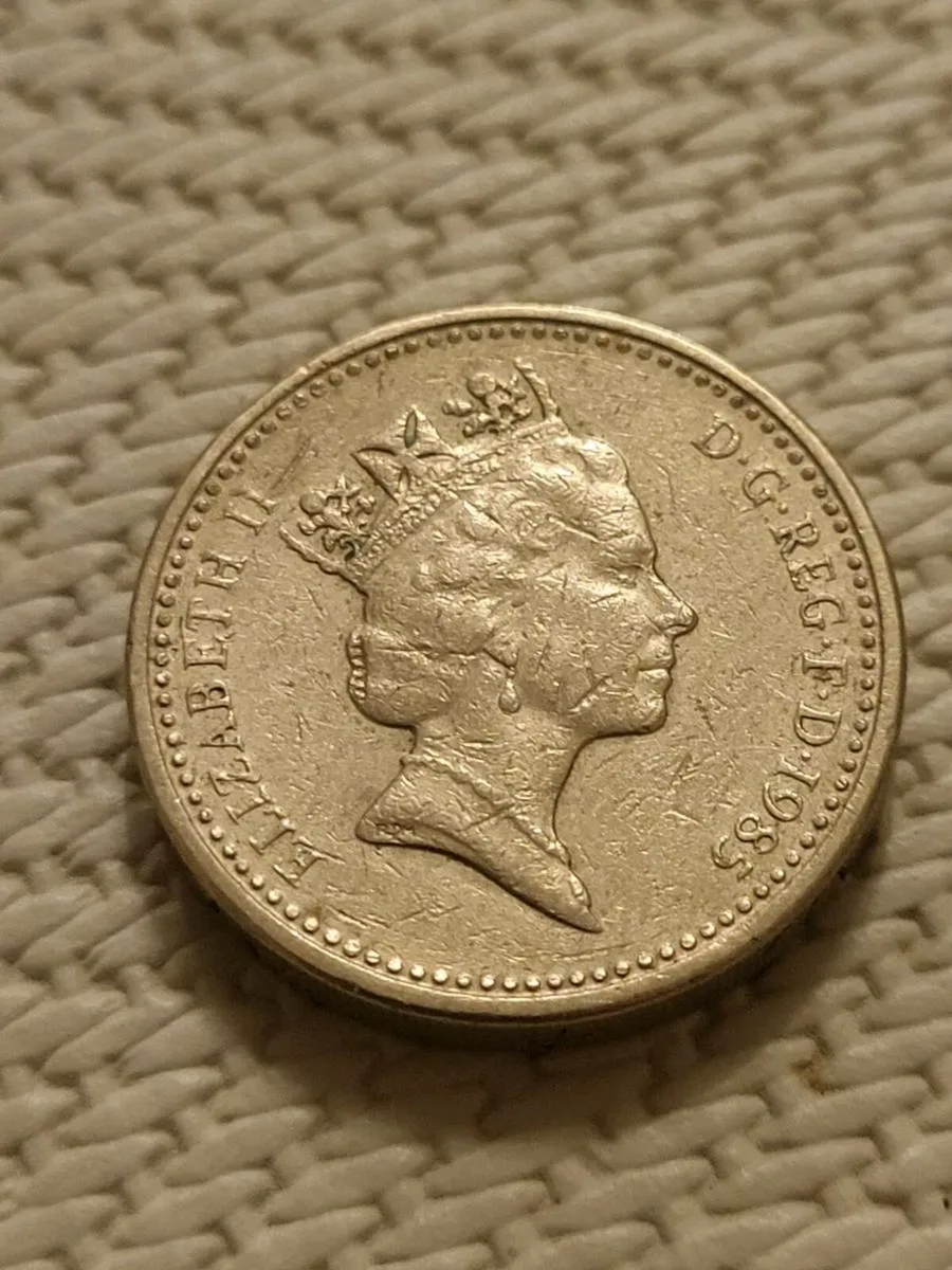 RARE 1985 ENGLISH POUND COIN - Image 1