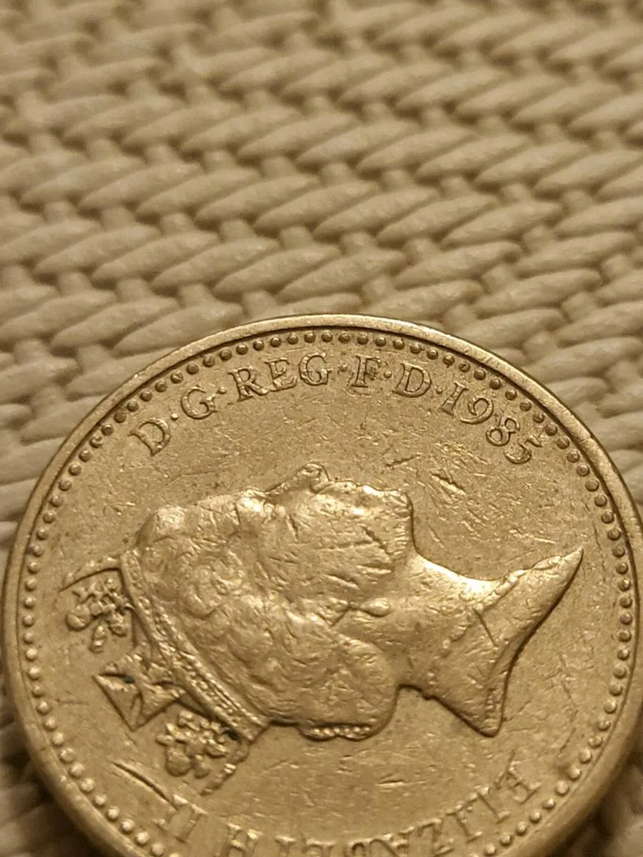 RARE 1985 ENGLISH POUND COIN - Image 2