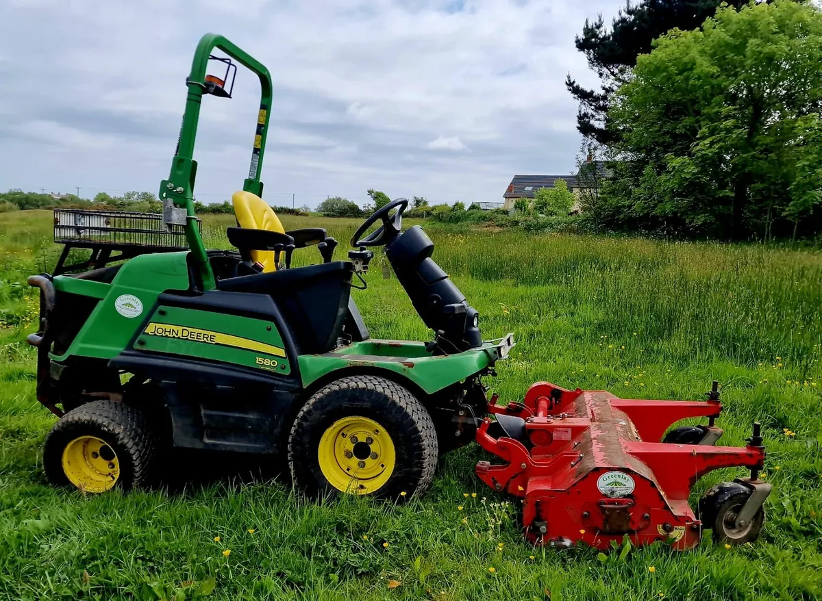 John Deere 1580 ride on mower lawnmower