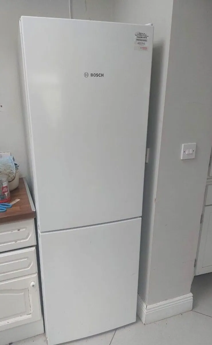 Bosch fridge freezer (standing) - Image 1