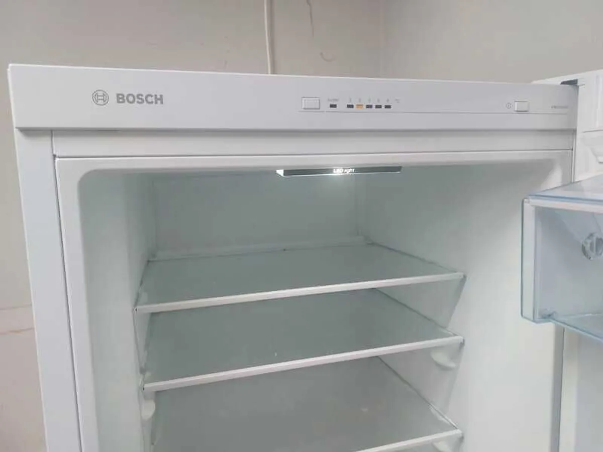 Bosch fridge freezer (standing) - Image 2