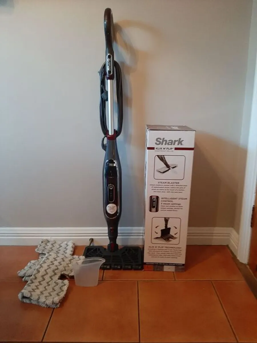 Shark kick n Flip steam mop - Image 2