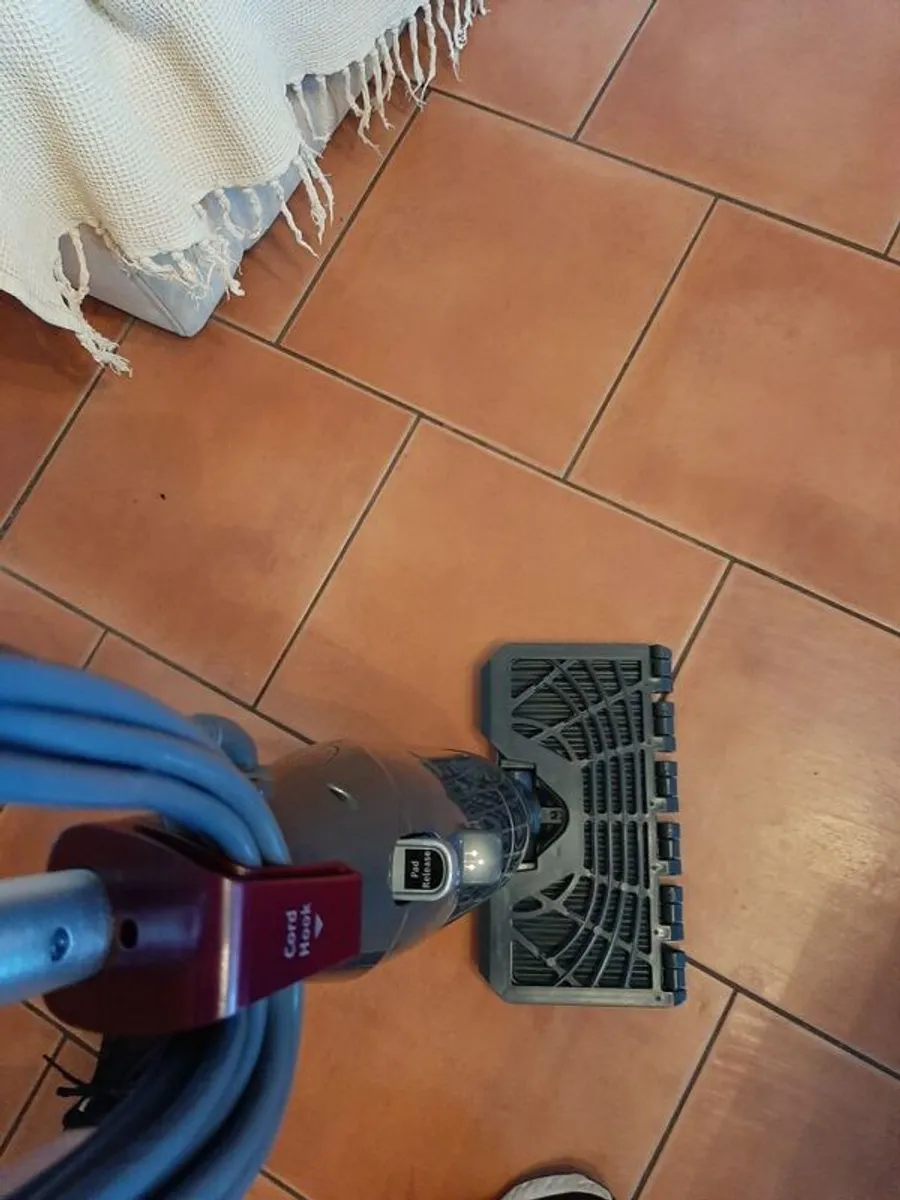 Shark kick n Flip steam mop - Image 3