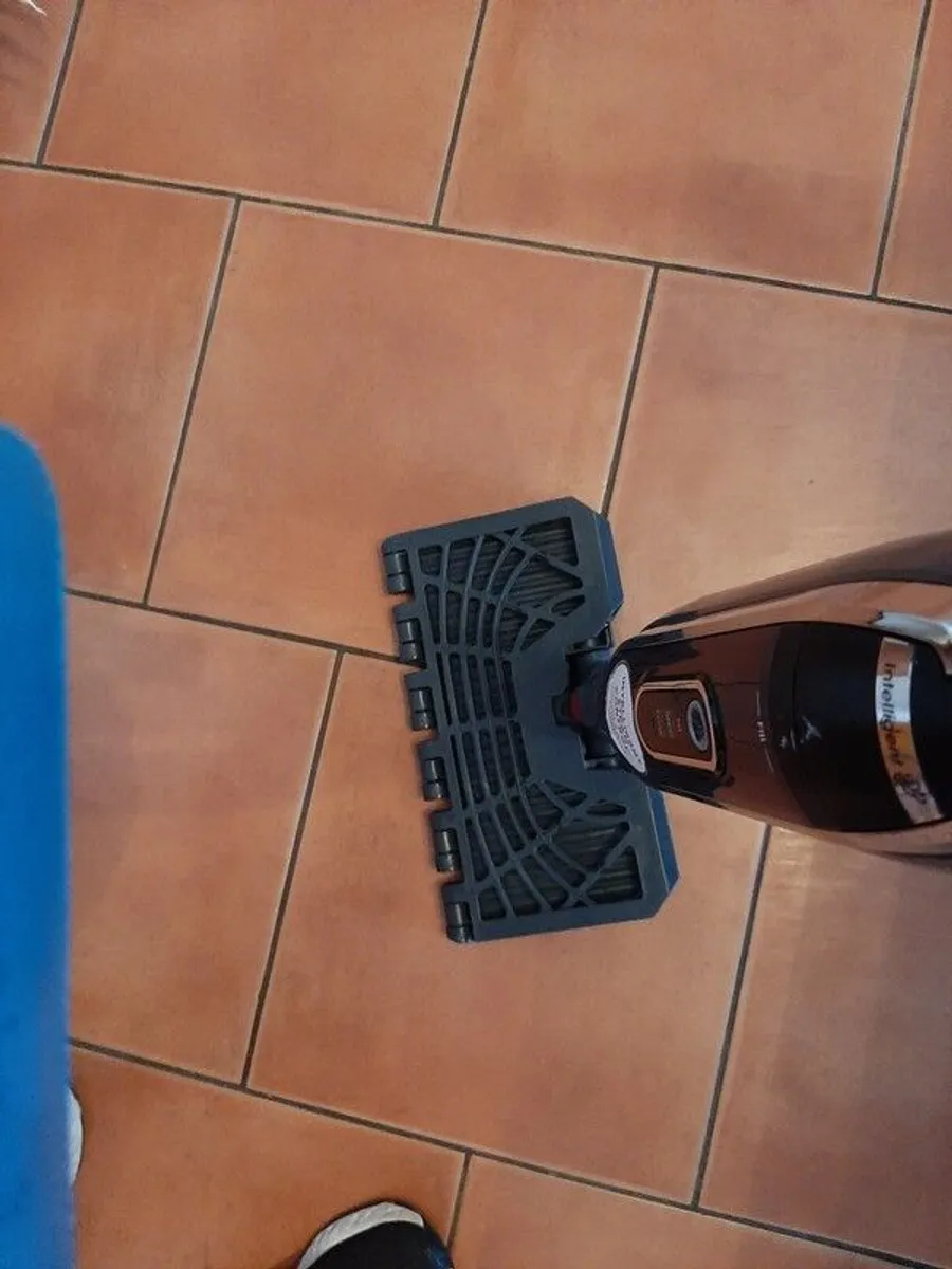 Shark kick n Flip steam mop - Image 4