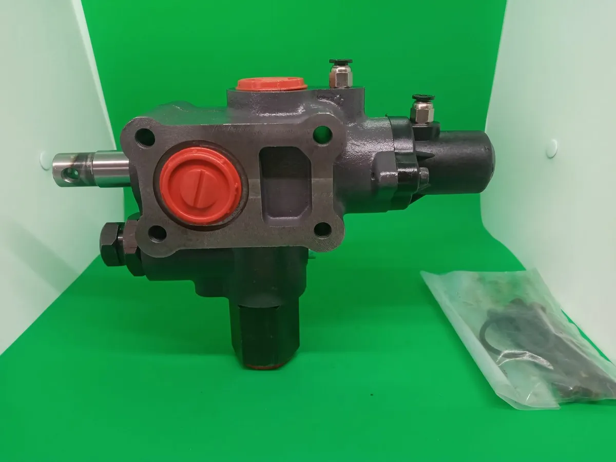 Delivery - 2 x Directional Tipping Valves - Image 1