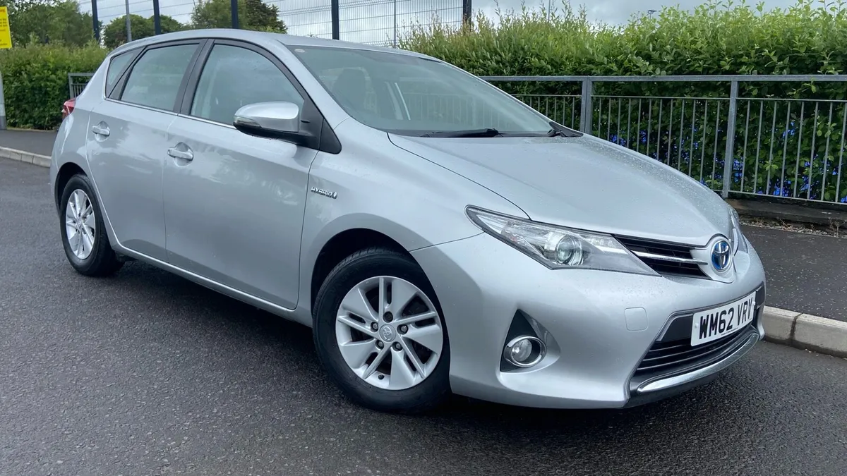 2013 Toyota auris hybrid - Image 1