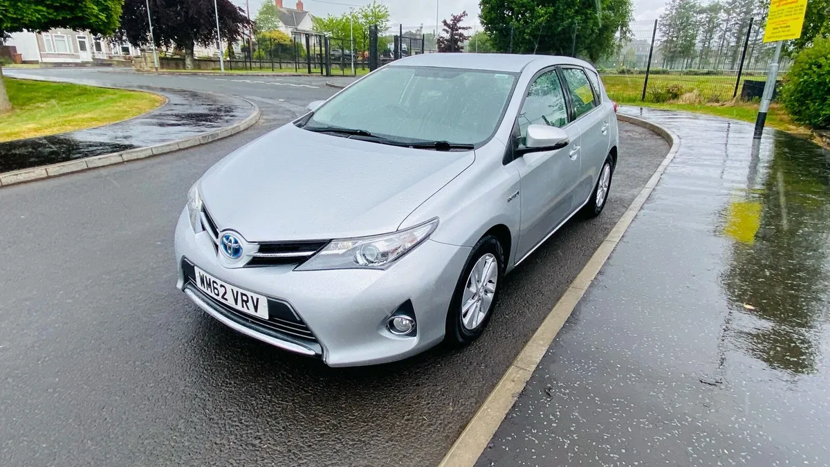 2013 Toyota auris hybrid - Image 3