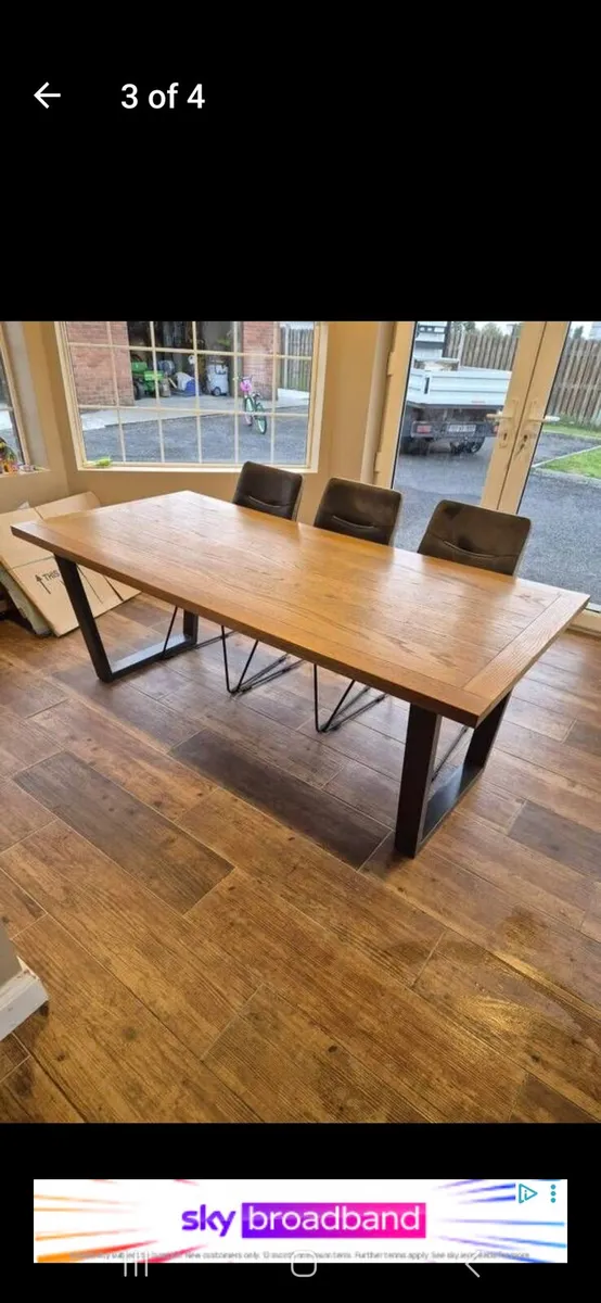 Table and Chairs - Image 3