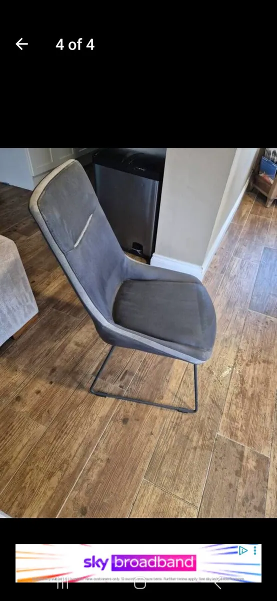 Table and Chairs - Image 4