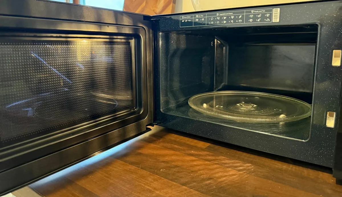 Samsung MS23F301TAK 23L Solo Microwave – Black - Image 3