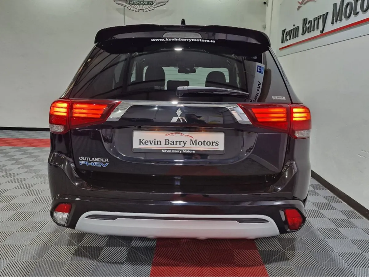 Mitsubishi Outlander 2.4 Phev Exceed 4WD Automati - Image 4