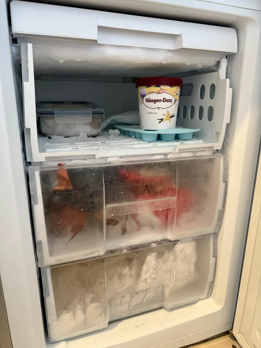 Hotpoint CS5713APS Fridge Freezer – Silver - Image 2