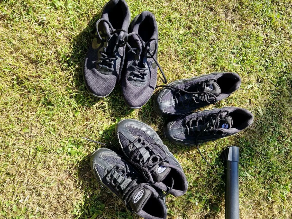 3 pair of nikes - Image 1