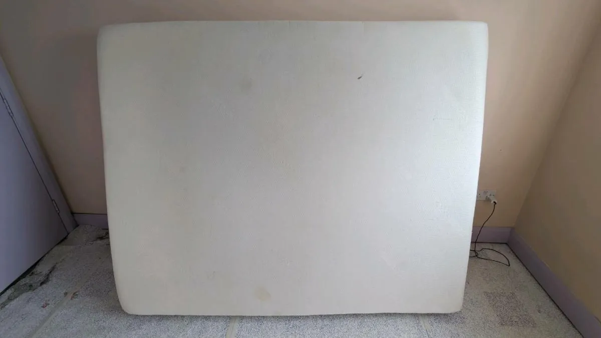 King size mattress, extremely comfortable 1 year o - Image 2