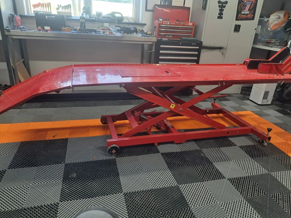 Hydraulic Bike Lift - Image 1