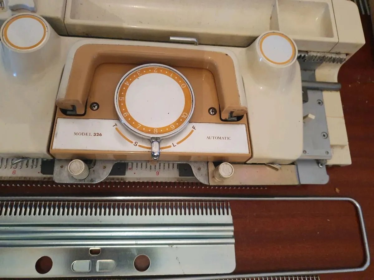 Rare empisal knitmaster326 brand new 70s - Image 2