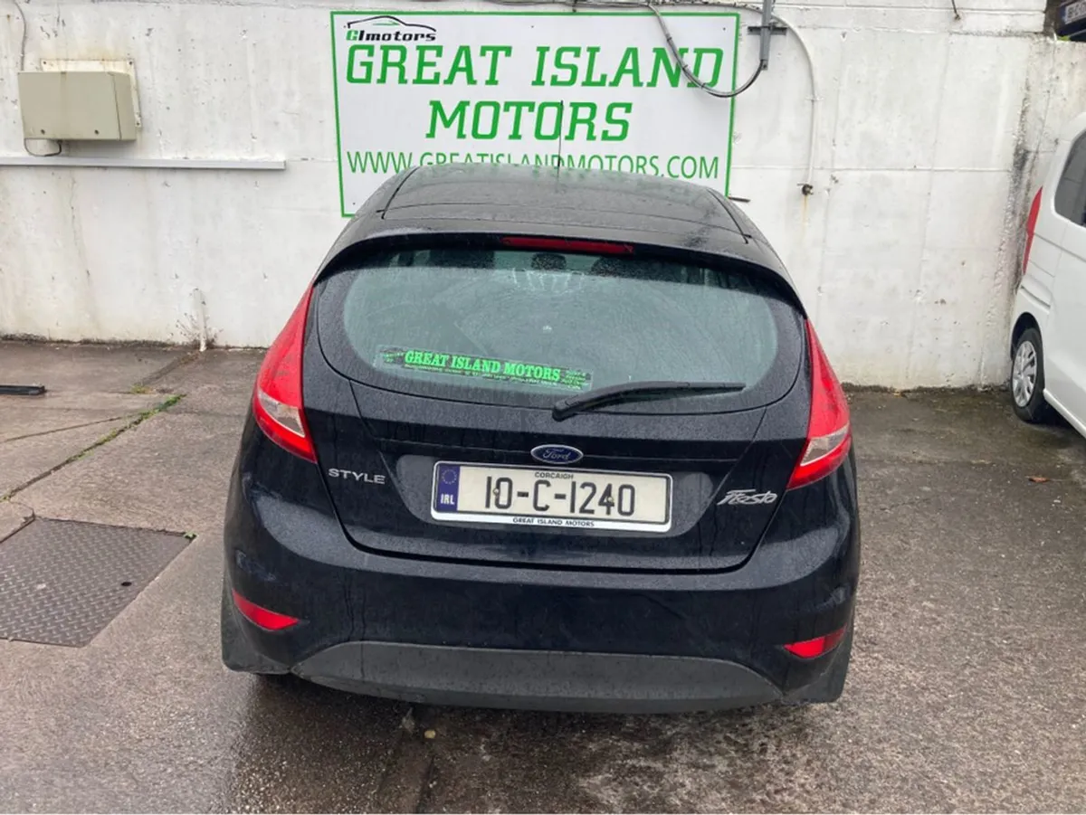Ford Fiesta Style 1.25 82ps 5DR - Image 2