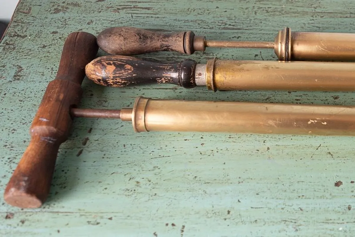 Garden brass sprayers and a brass fire sprayer - Image 3