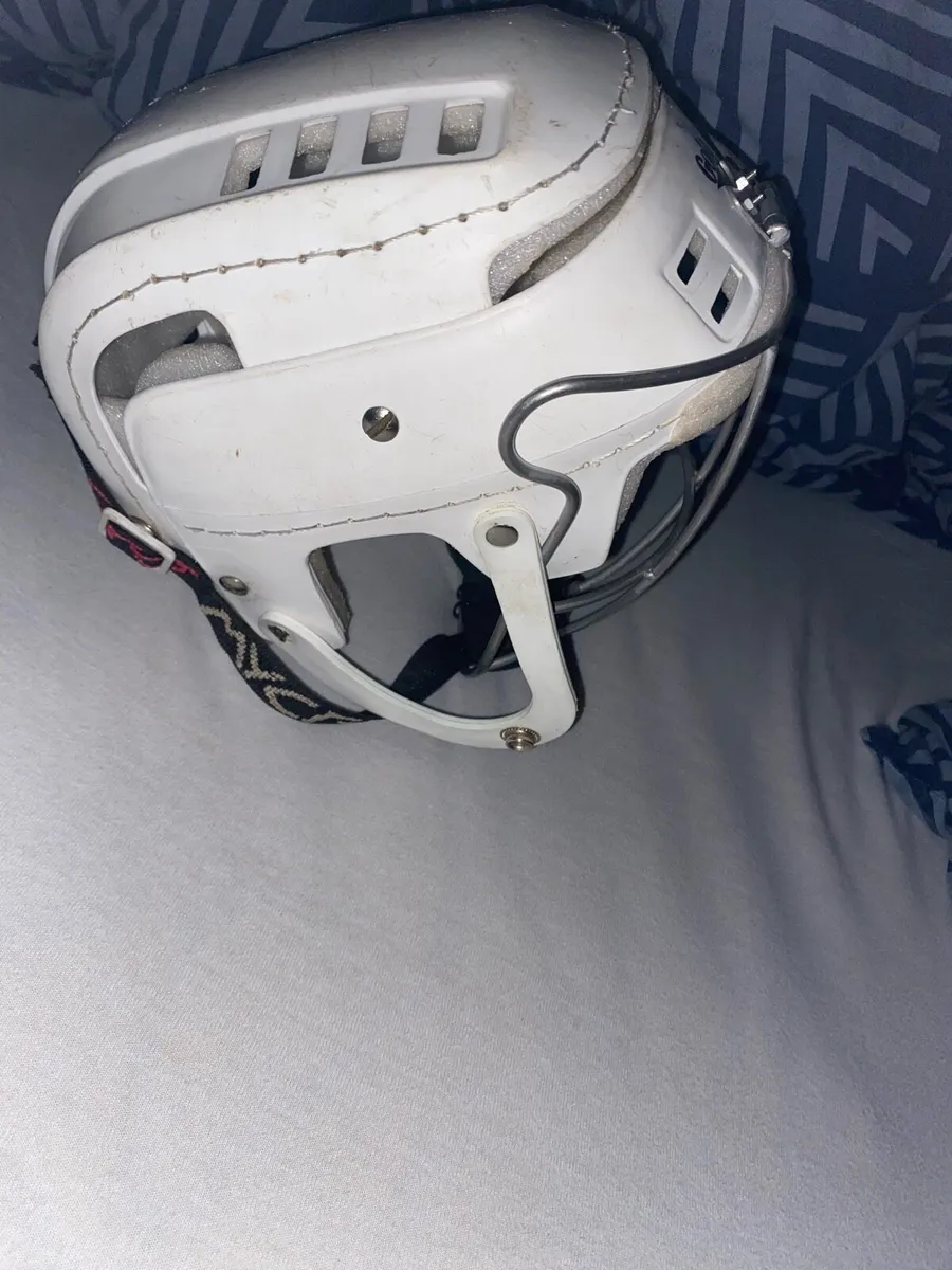 Hurling helmet - Image 2