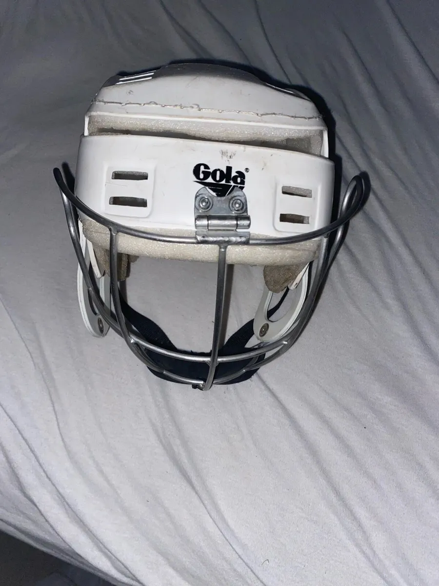 Hurling helmet - Image 1