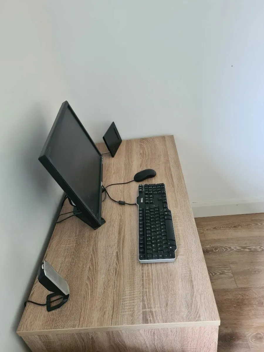 Computer Desk - Image 1