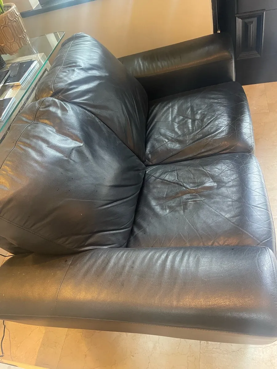 Very Comfortable 2 Seater Black Leather Couch - Image 2